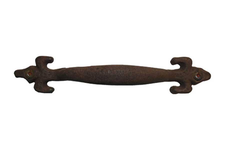 Håndtak rustikk Varenr: 13059 Kraftig rustikk grep/håndtak Mål: 32 x 170 mm Farge: Rustikk Pris kr 240,- inkl mva